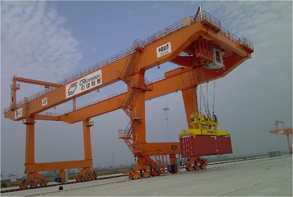 1682500983522.jpg 中鐵聯(lián)集西安站集裝箱門式起重機(jī).jpg
